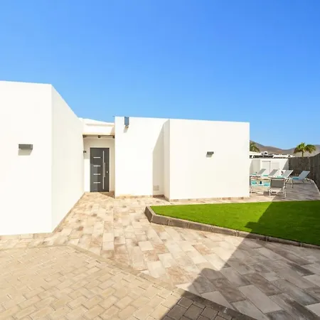 Mercedes Luz By * Playa Blanca (Lanzarote)