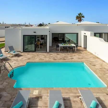 Mercedes Luz By Playa Blanca (Lanzarote)