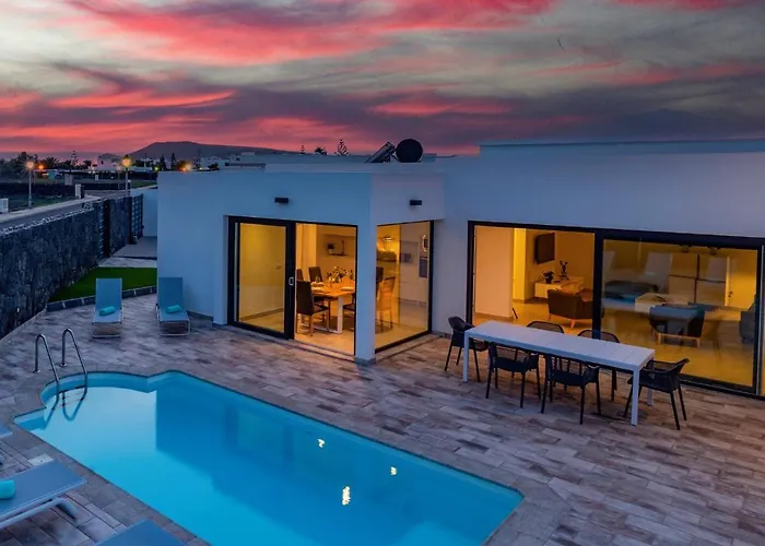 Mercedes Luz By Villa