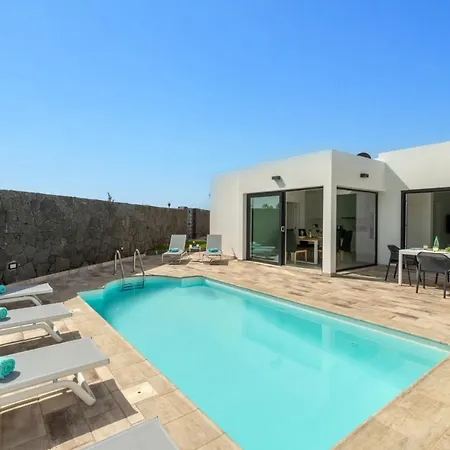 Mercedes Luz By Villa Playa Blanca