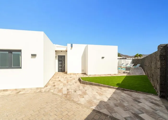 Mercedes Luz By * Playa Blanca (Lanzarote)